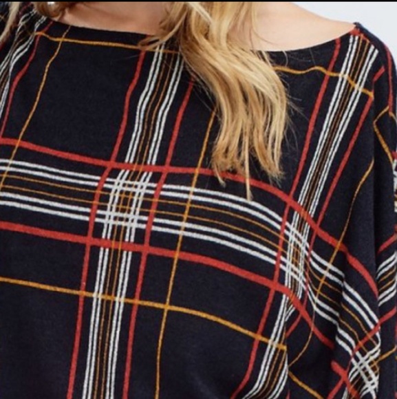 BEAUTIFUL BLACK PLAID WINTER KNIT TOP - Picture 5 of 5